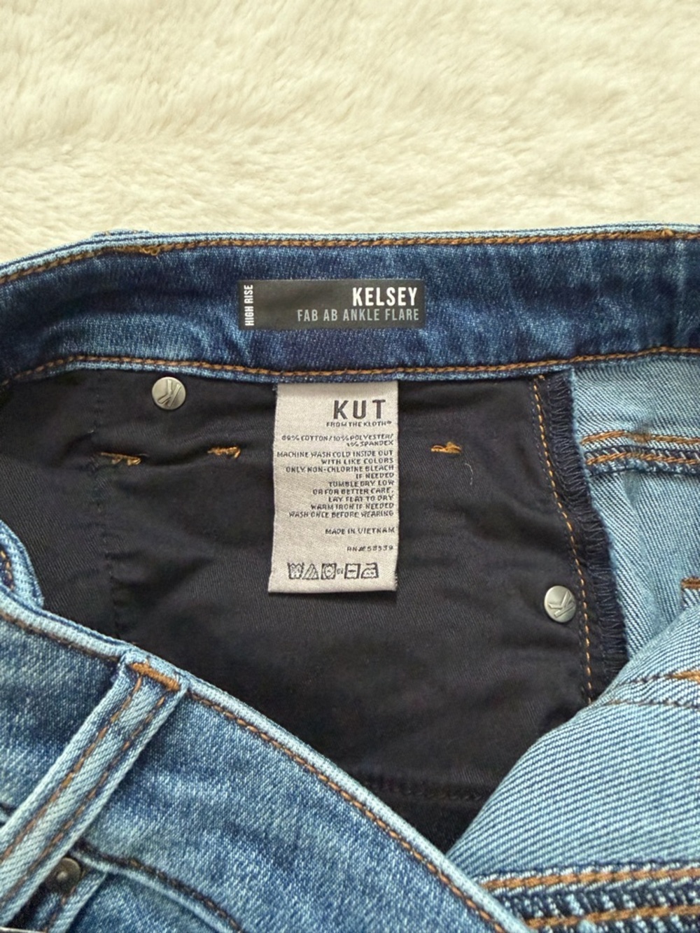NWT - Women's Kut From The Cloth Kelsey High Rise Ankle Flare Jeans - Size 6 - Picture 4 of 10